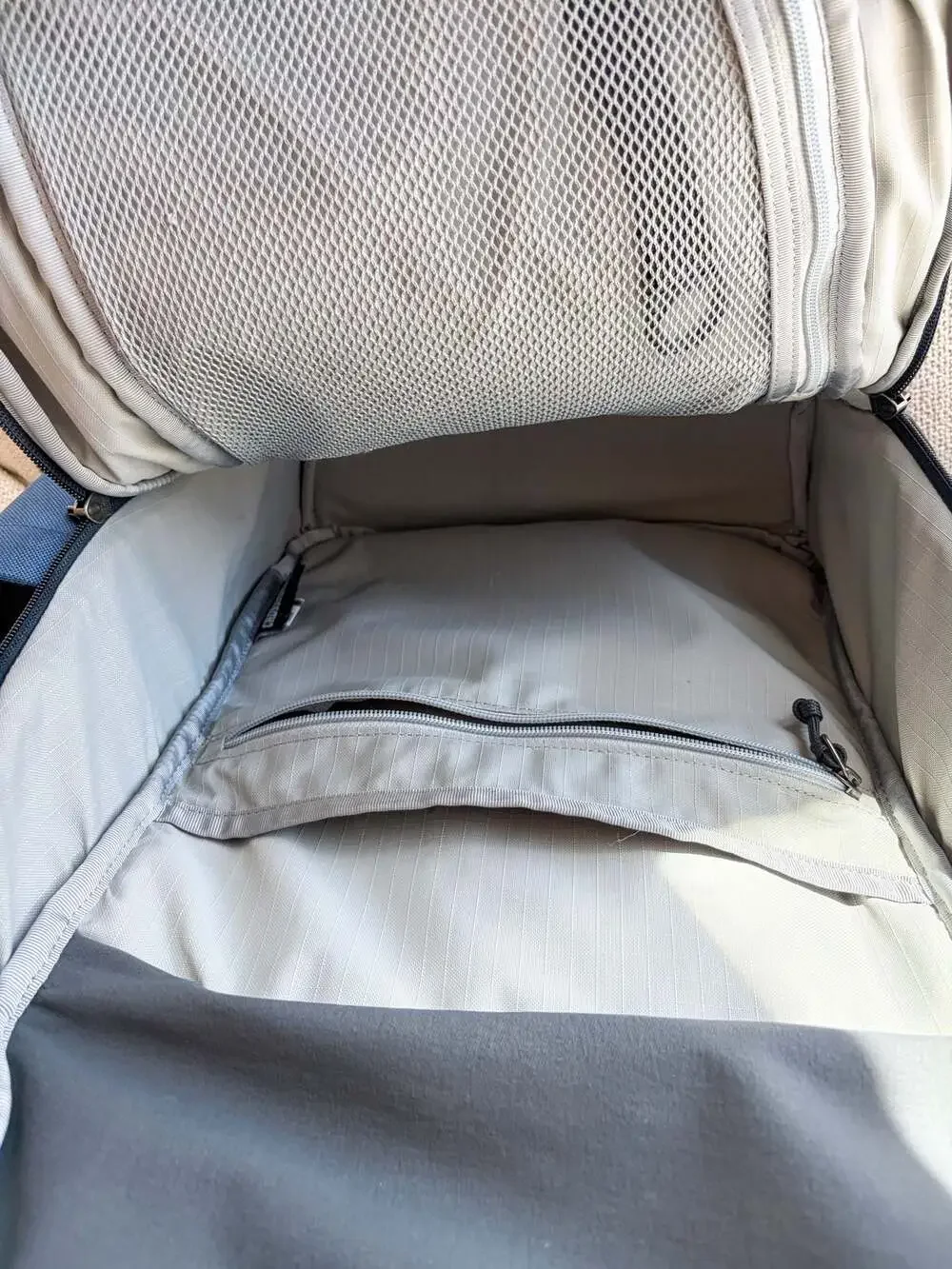 YETI Crossroads 23L Backpack in Navy